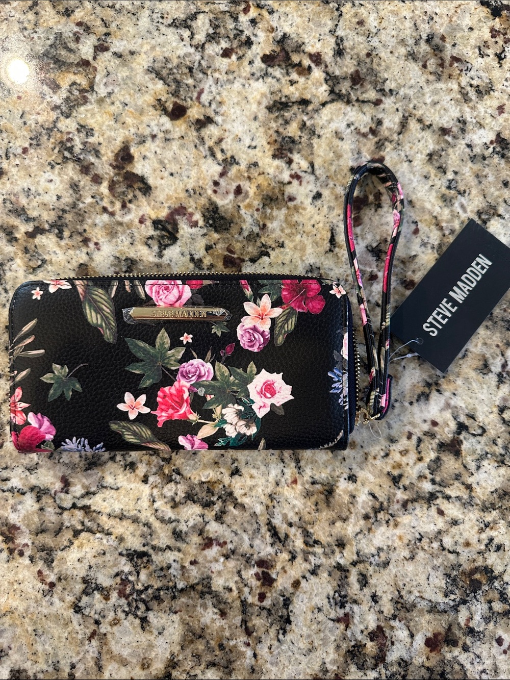 NWT Steve Madden Black Floral Zip Wristlet Wallet Pockets Zips Adorable